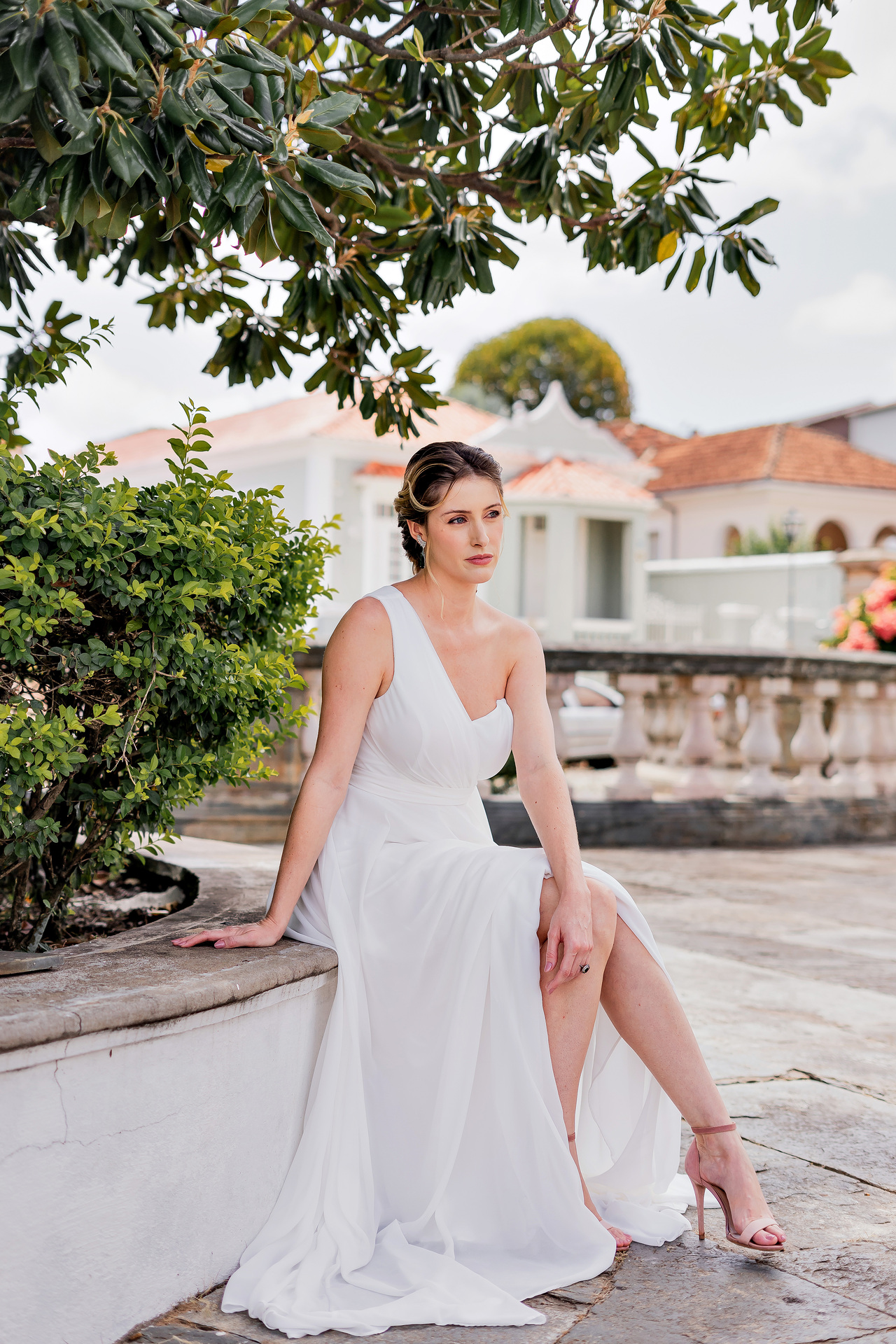 Vestido longo fluido com decote assimétrico - Imagem 8