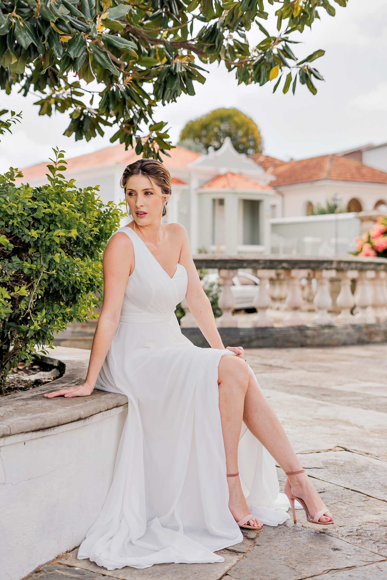 Vestido longo fluido com decote assimétrico - Imagem 3