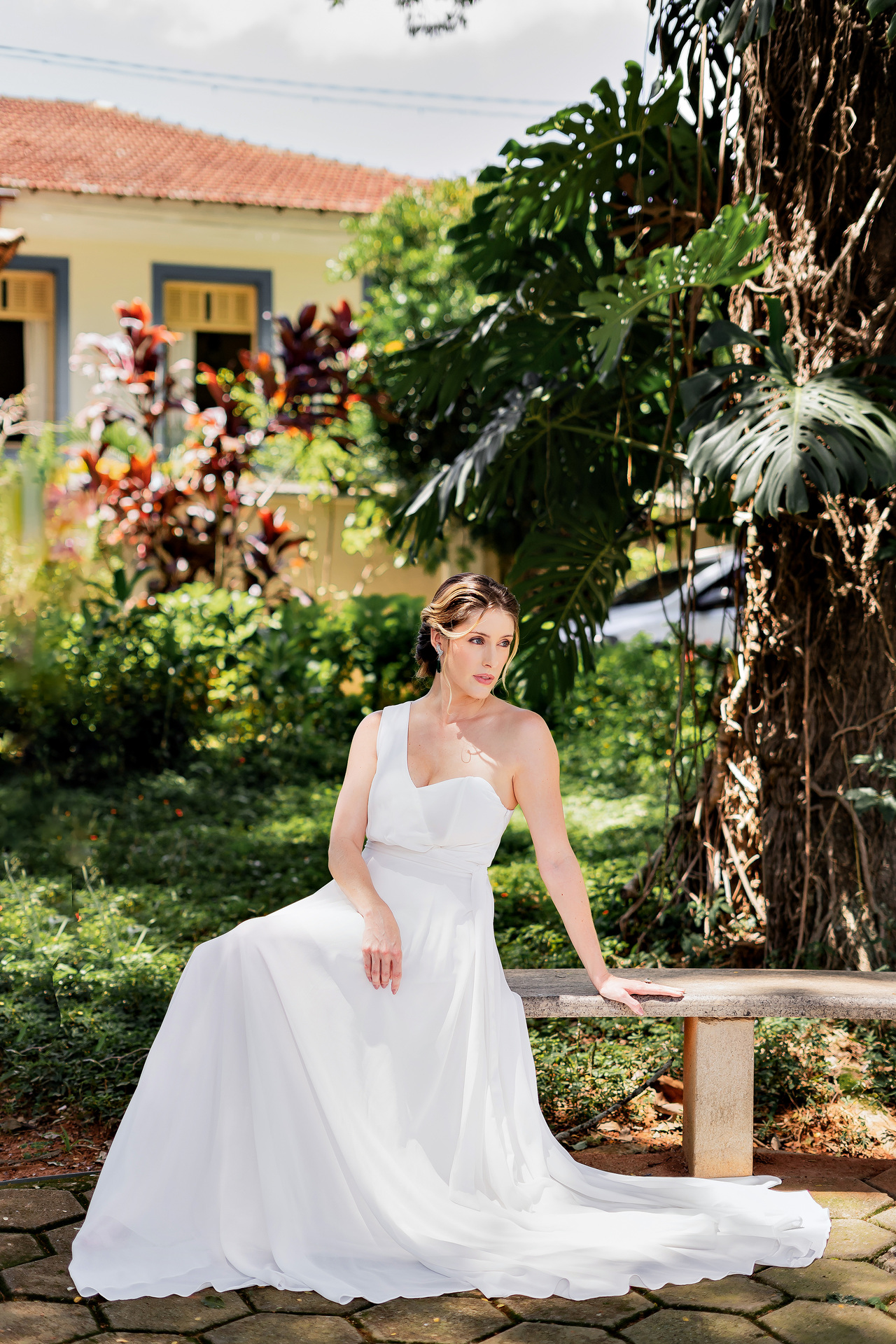 Vestido longo fluido com decote assimétrico - Imagem 7