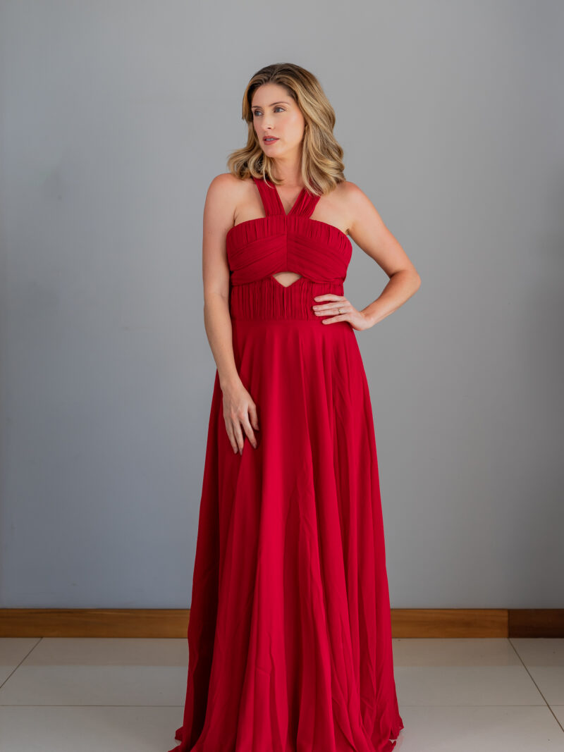 Vestido vermelho fluido com detalhe drapeado