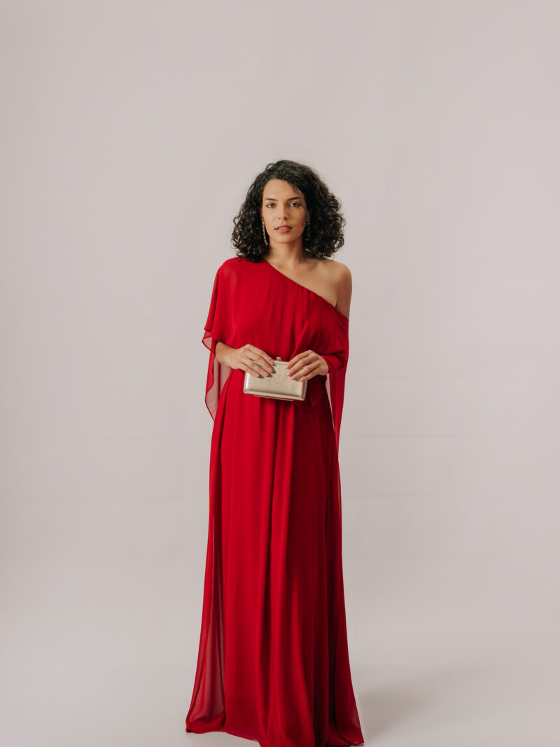 Vestido longo vermelho assimétrico de um ombro só em tecido fluido