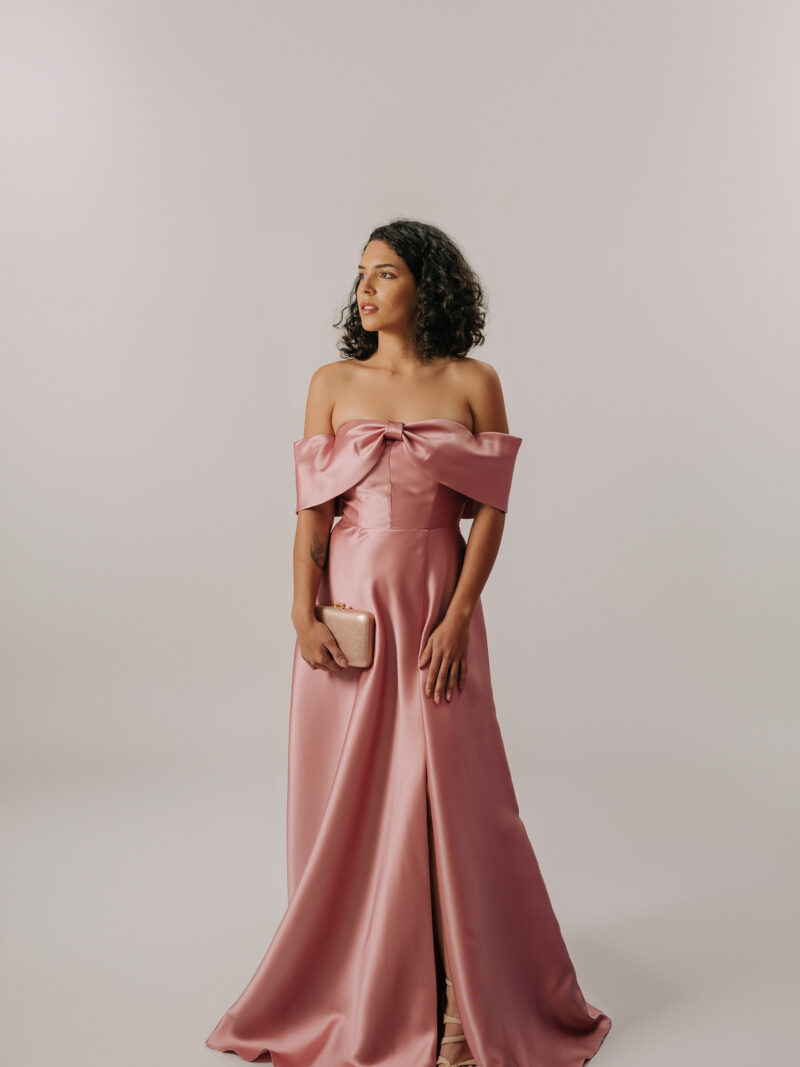 Vestido longo rosé com maxi-laço