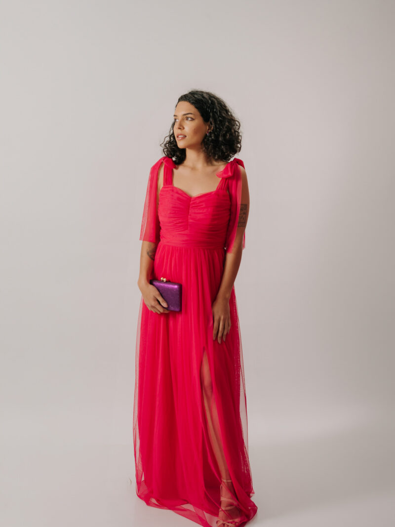 Vestido longo em tule com laços nos ombros