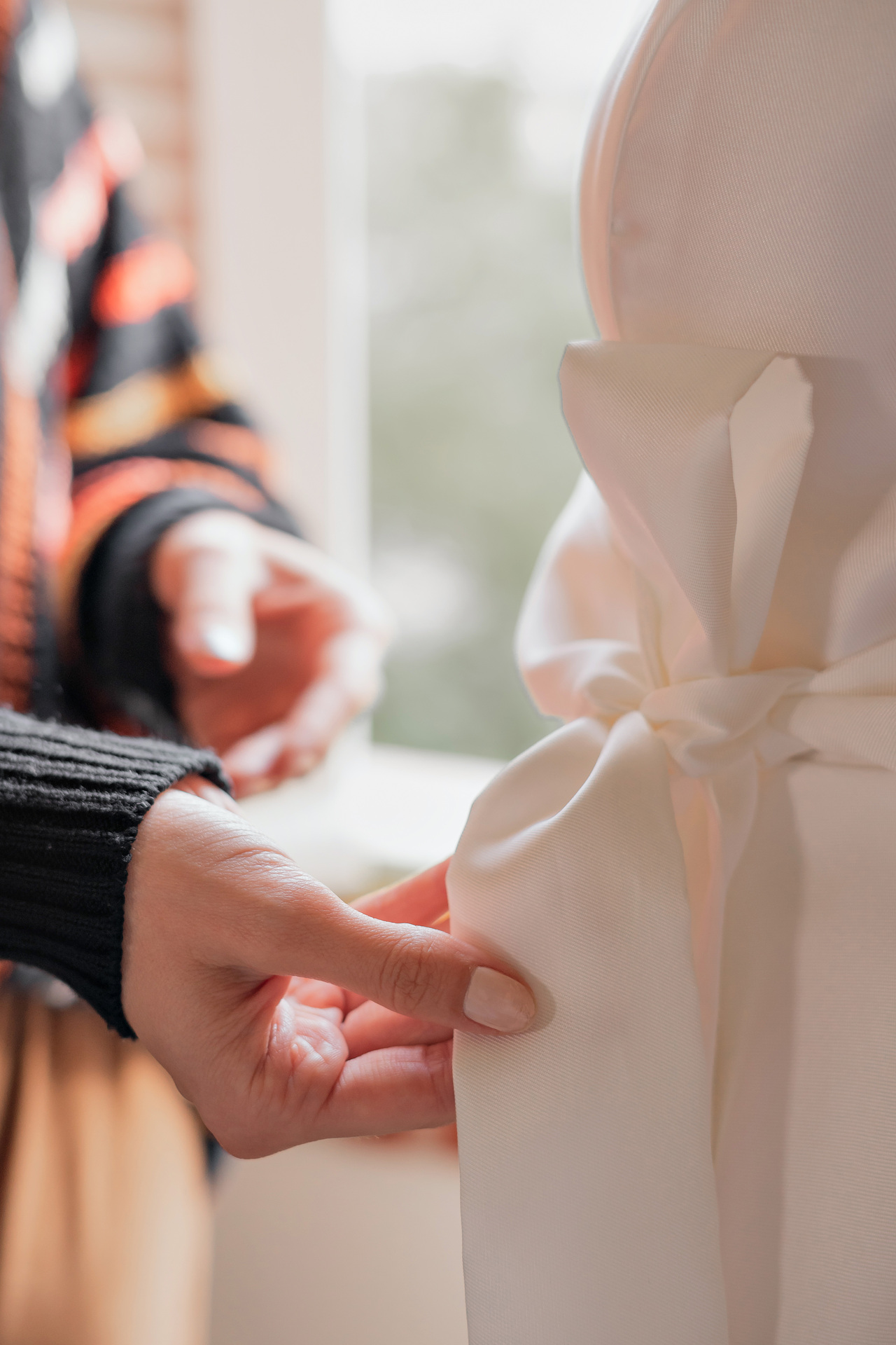 Vestido em zibeline off-white decote canoa clássico - Imagem 7