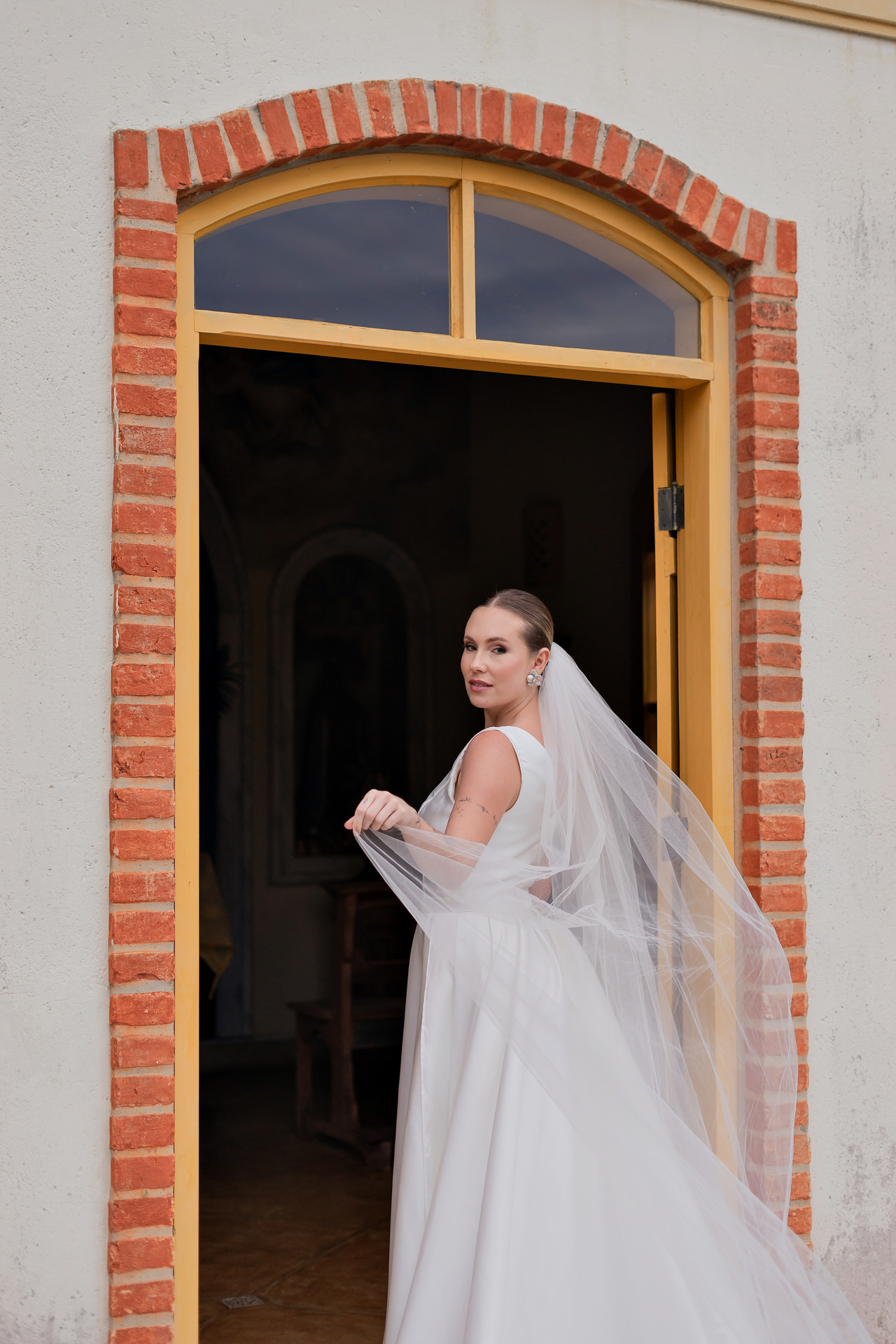 Vestido em zibeline off-white decote canoa clássico - Imagem 4